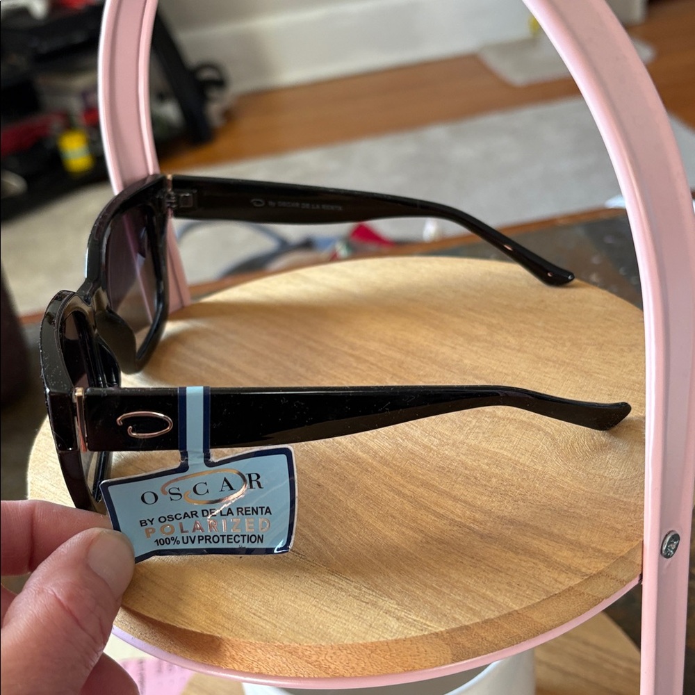 Oscar de Larenta Black Polarized Sunglasses - Picture 2 of 7